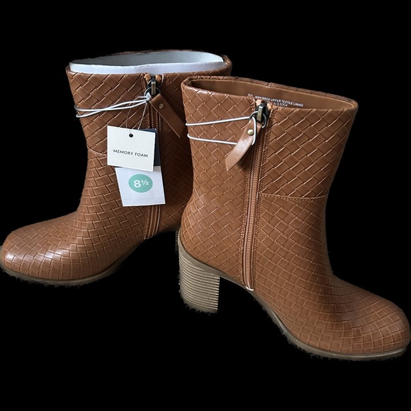 Universal Thread Shoes - NWT 8 1/2 Fall Boots